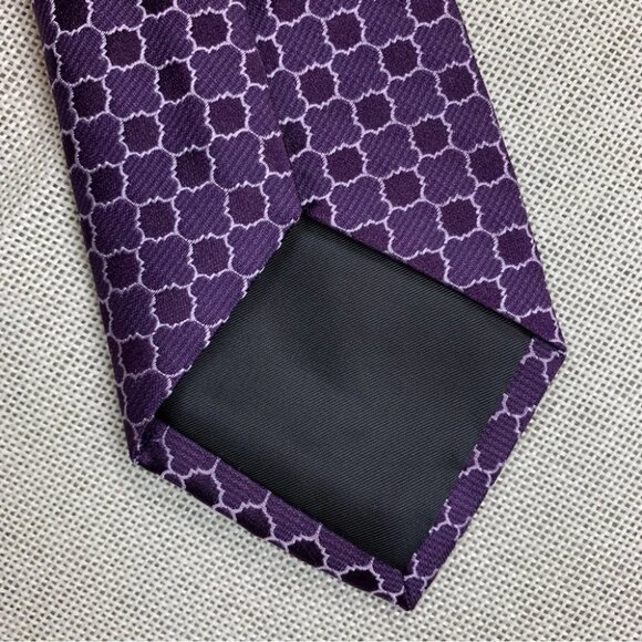 Calvin Klein Men's Quatrefoil Medallion Slim Silk Tie - Picture 6 of 8